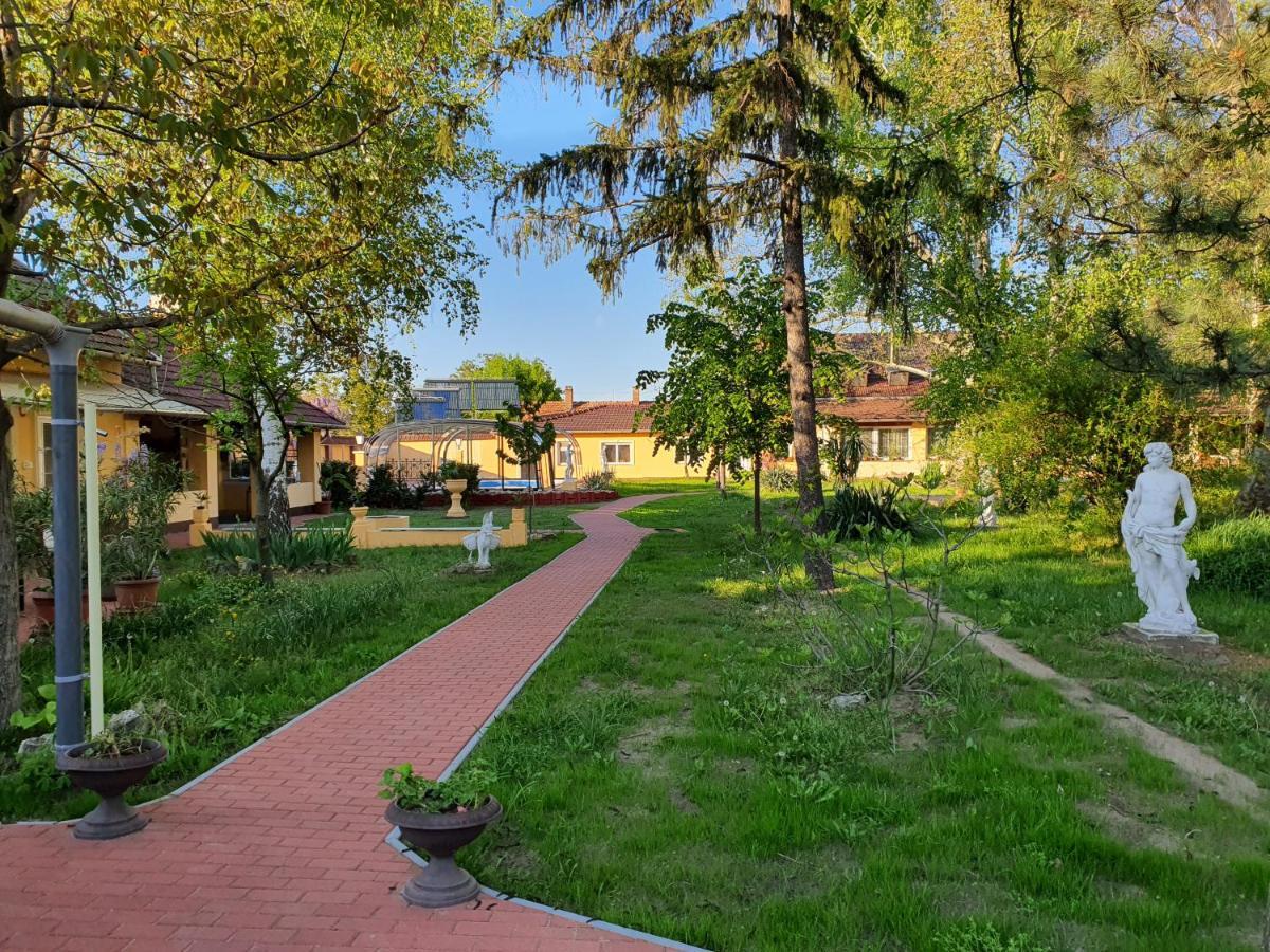 Platán Szálláshely Sándorfalva Esterno foto